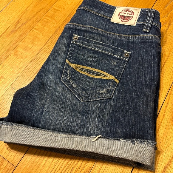 T Five dark distressed cuffed size 7 shorts - Picture 5 of 6